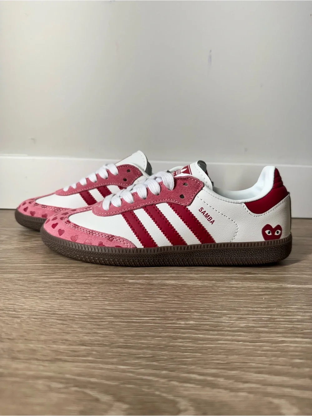 (NWT) Adidas Samba Comme des  Garçons Sneakers, Red Pink & White w/ Hearts, 6.5 - Picture 2 of 8